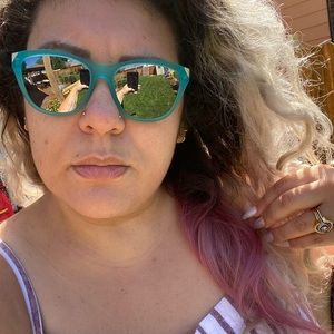 Meet your Posher, Betamia